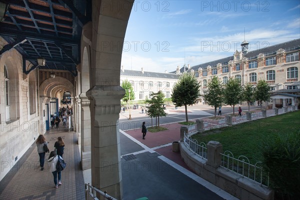 Lycée Voltaire, Paris