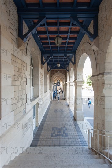 Lycée Voltaire, Paris