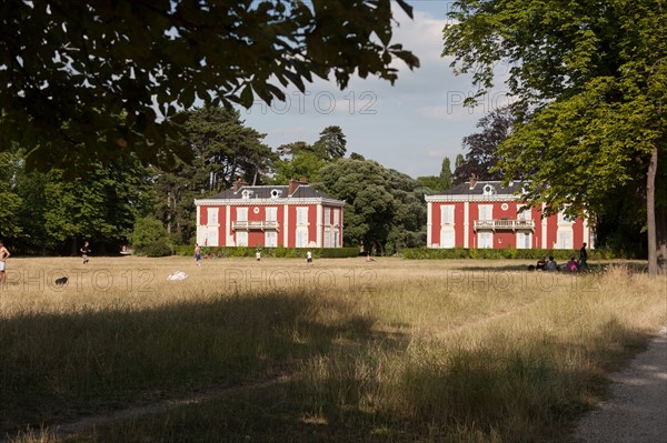 Bois De Vincennes, Pavillons