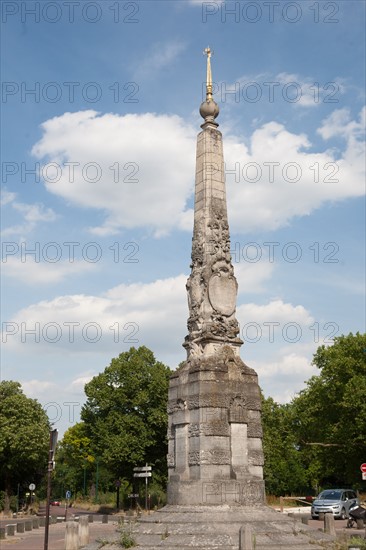 Bois De Vincennes, Carrefour De La Pyramide