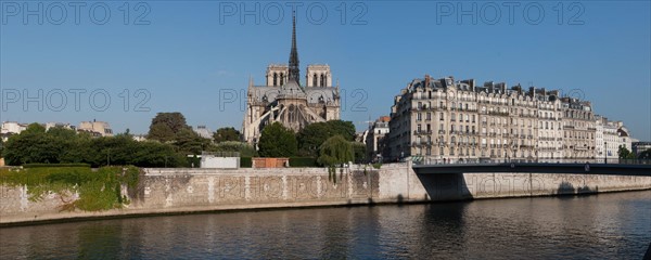 Notre Dame Et L'Ile De La Cité Depuis le quai D'Orleans, Ile Saint Louis