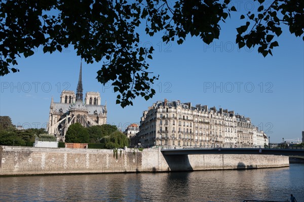 Notre Dame Et L'Ile De La Cité Depuis le quai D'Orleans, Ile Saint Louis