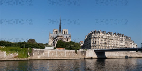 Notre Dame Et L'Ile De La Cité Depuis le quai D'Orleans, Ile Saint Louis