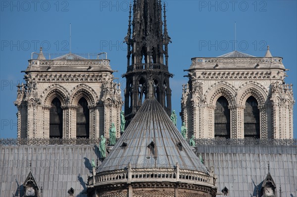 Chevet de la Cathédrale Notre Dame, Fleche Et Tours