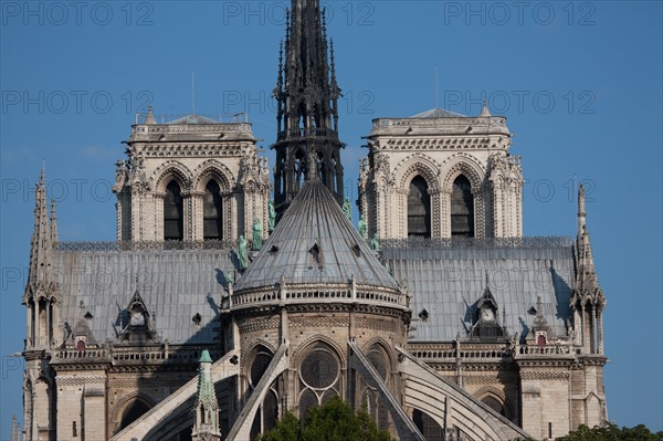 Chevet de la Cathédrale Notre Dame, Fleche Et Tours
