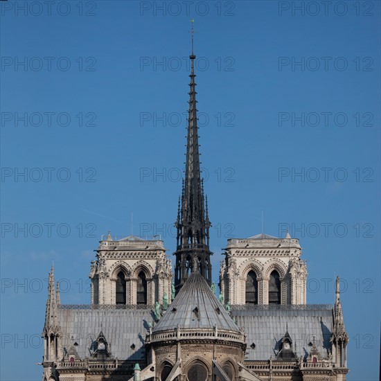 Chevet de la Cathédrale Notre Dame, Fleche Et Tours