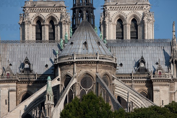 Chevet de la Cathédrale Notre Dame, Fleche Et Tours