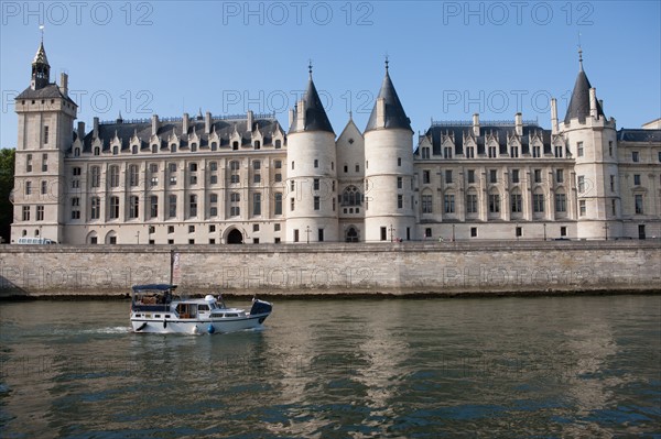 Quai de l'Horloge, Conciergerie