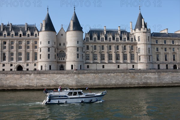 Quai de l'Horloge, Conciergerie