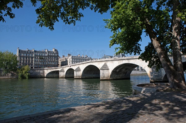 Quai Francois Mitterrand (Quai Des Tuileries), Pont du Carrousel