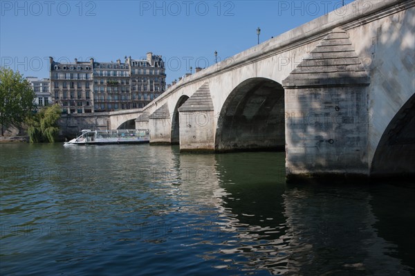 Quai Francois Mitterrand (Quai Des Tuileries), Pont du Carrousel