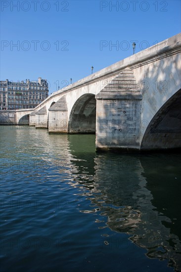Quai Francois Mitterrand (Quai Des Tuileries), Pont du Carrousel