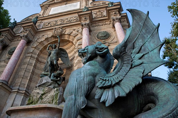 Place Saint Michel, Fontaine Saint Michel