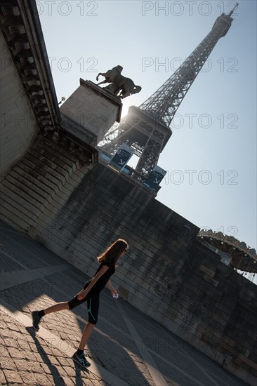 Promenade du Quai Branly, Port