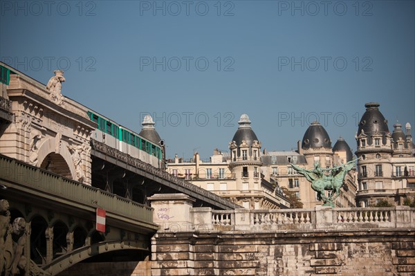 Seine, Pont De Bir Hakeim