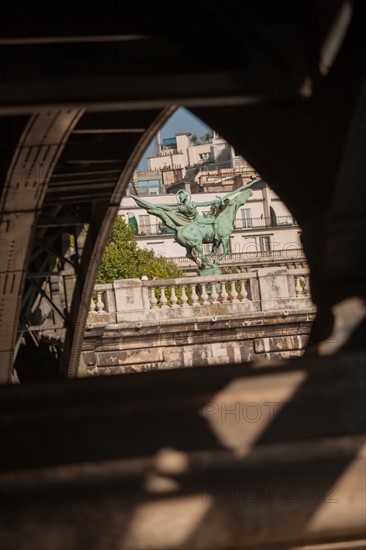 Seine, Sous Le Pont De Bir Hakeim