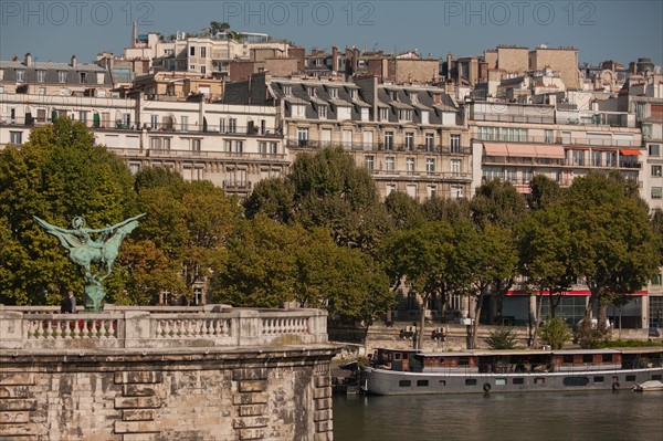 Seine, Pont De Bir Hakeim