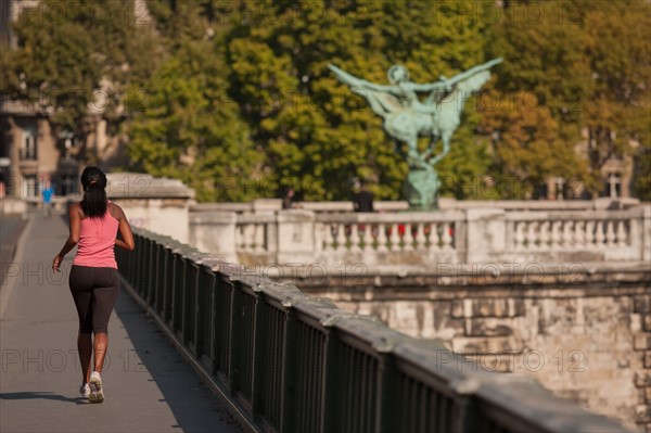 Seine, Pont De Bir Hakeim