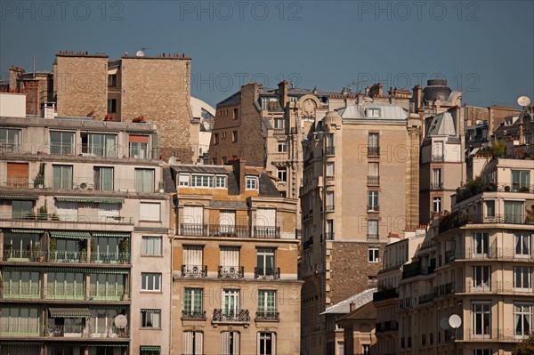 Detail Du BatiAvenue De New York En Bord de Seine, Difference Stylistiques