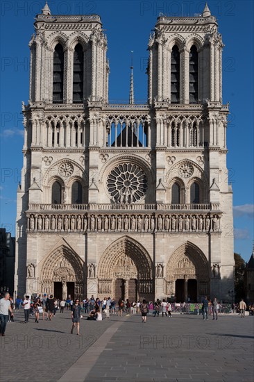 Ile de la Cité, Parvis De Notre Dame