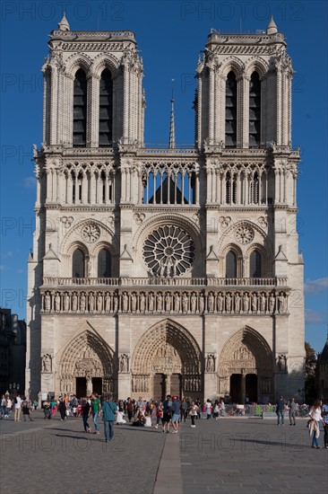 Ile de la Cité, Parvis De Notre Dame