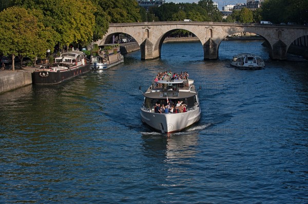 Ile Saint Louis, vue depuis Le Pont Louis Philippe