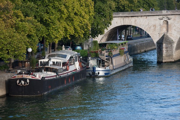 Ile Saint Louis, vue depuis Le Pont Louis Philippe