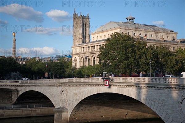 Ile Saint Louis, vue sur le quai De Gesvres