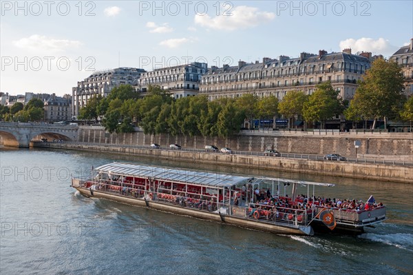 Ile Saint Louis, vue sur le quai De Gesvres