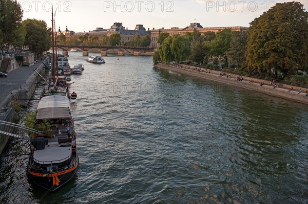 Ile Saint Louis, vue sur le quai De Gesvres