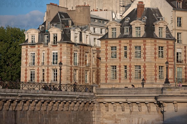 Ile De La Cite, Pavillons de la Place Dauphine donnant sur Le Pont Neuf