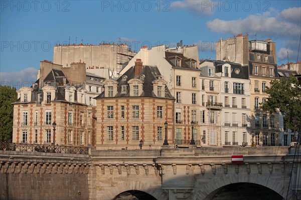 Ile De La Cite, Pavillons de la Place Dauphine donnant sur Le Pont Neuf