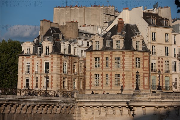 Ile De La Cite, Pavillons de la Place Dauphine donnant sur Le Pont Neuf