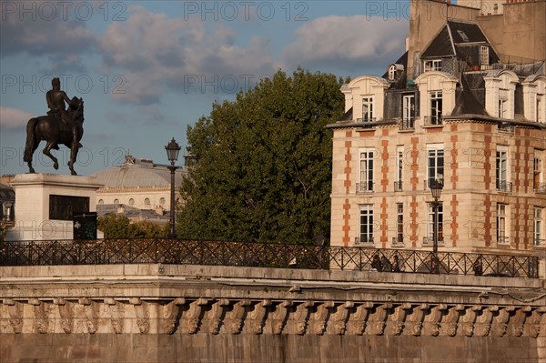 Ile De La Cite, Pavillons de la Place Dauphine donnant sur Le Pont Neuf