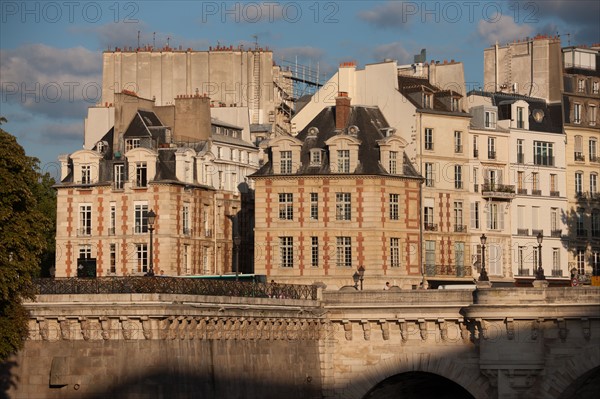 Ile De La Cite, Pavillons de la Place Dauphine donnant sur Le Pont Neuf