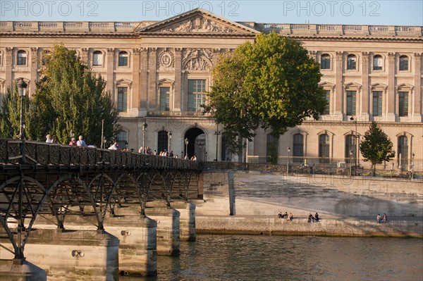 Pont Des Arts, Musée du Louvre