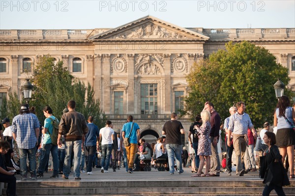 Pont Des Arts, Musée du Louvre