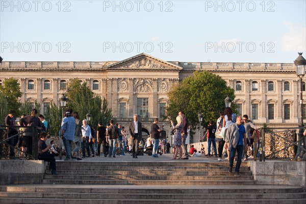 Pont Des Arts, Musée du Louvre