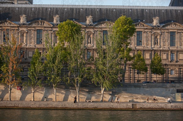 Pont Des Arts, Musée du Louvre