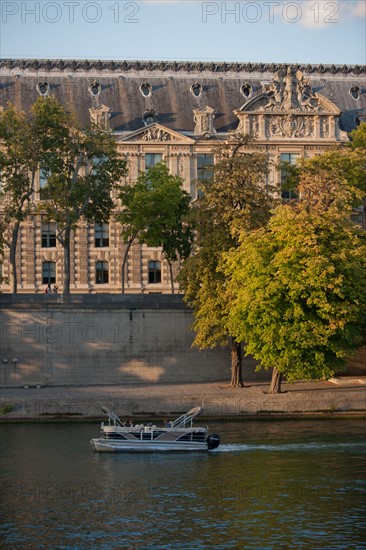 Square Du Vert Galant et Musée du Louvre,