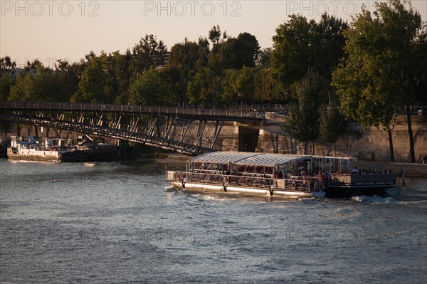 Passerelle Leopold Dedar Senghor Et Verriere Du Grand Palais,