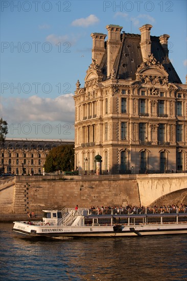 Pont du Carrousel Et Pavillon De Flore Du Musée du Louvre,