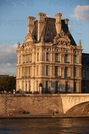 Pont du Carrousel Et Pavillon De Flore Du Musée du Louvre,