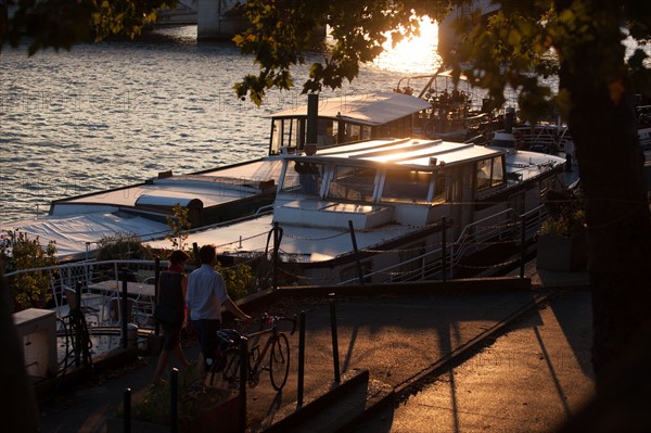 Quai Des Tuileries, Berges