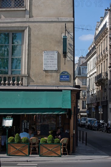 Quai  Voltaire, Detail De La Plaque Memoire De La Mort De Voltaire