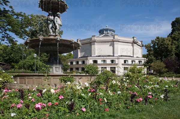 Avenue De Marigny, Theatre Marigny Vu depuis Lesjardins Des Champs Elysaces