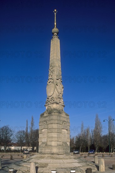 Bois De Vincennes, Route De La Pyramide