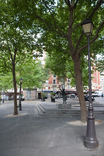 Porte de Bagnolet, Place Edith Piaf