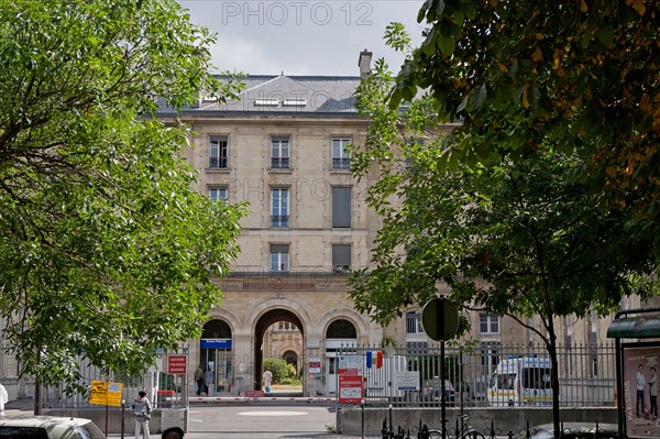 Hopital Tenon, Face AuSquare Edouard Vaillant