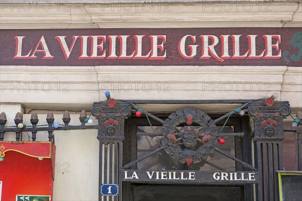Angle de la rue Larray Et La rue du Puits de L'Emite, Cabaret La Vieille Grille